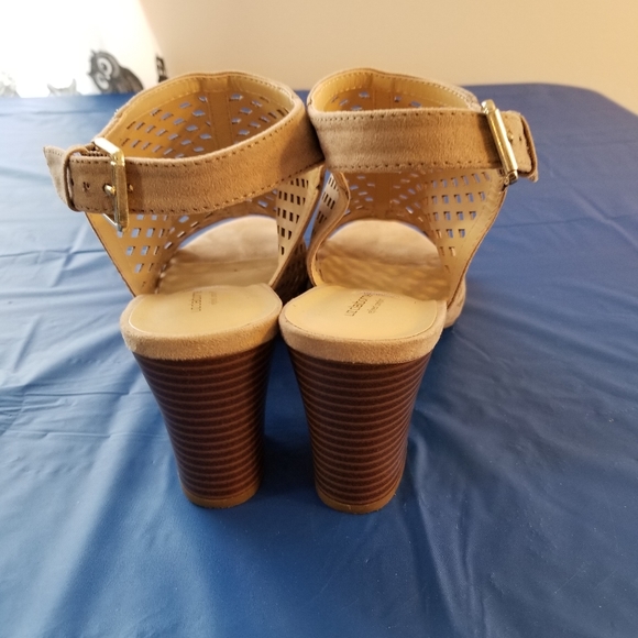 Shoes - Picture 3 of 4